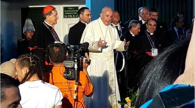 Papa Francisco pide a los jóvenes  que “no se dejen robar alegría y la esperanza